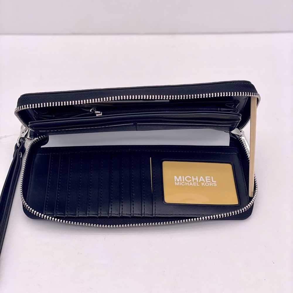Michael Kors Jet Set Travel Large Signature
Logo and Metallic Continental Wallet - Picture 11 of 12